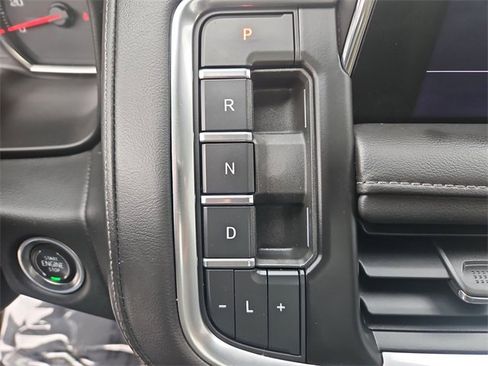 Used 2021 Chevrolet Suburban LT image 16