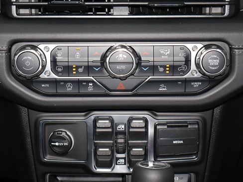 New 2026 Jeep Gladiator Sport image 21