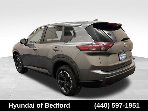 Used 2024 Nissan Rogue SV AWD/4WD image 8