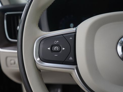 Used 2022 Volvo XC60 B5 Momentum w/ Climate Package AWD/4WD image 28