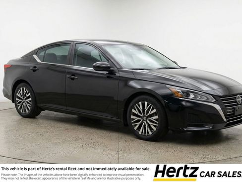 Used 2025 Nissan Altima 2.5 SV image 1