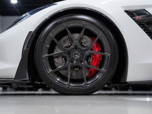 Used 2016 Chevrolet Corvette Z06 w/ 3LZ Preferred Equipment Group image 11