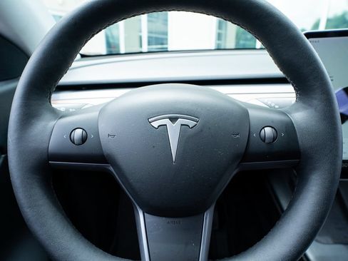 Used 2021 Tesla Model Y Long Range AWD/4WD image 32