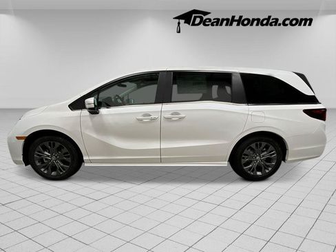 New 2026 Honda Odyssey Touring image 2