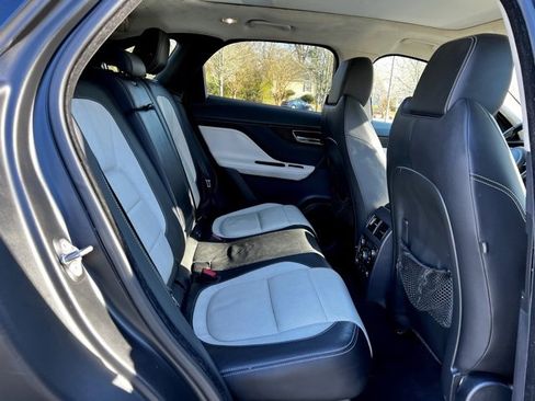 Used 2017 Jaguar F-PACE R-Sport image 21