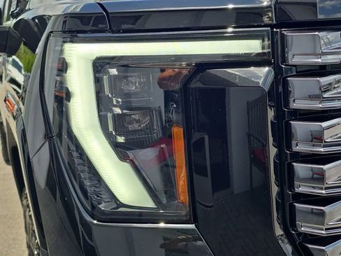 New 2026 GMC Sierra 2500 Denali Ultimate w/ LPO, Black Badging Package AWD/4WD image 11