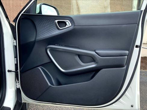 Used 2021 Kia Soul EX image 22