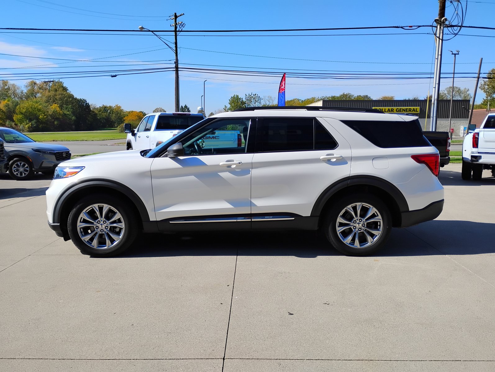 Used 2020 Ford Explorer XLT w/ Equipment Group 202A AWD/4WD image 12