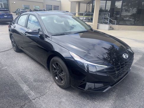 Certified 2023 Hyundai Elantra SEL FWD image 3