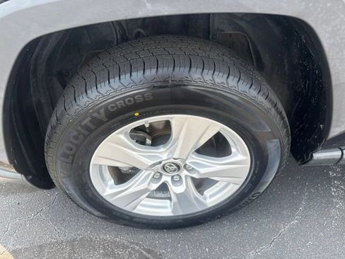Used 2019 Toyota RAV4 XLE w/ Convenience Package FWD image 12