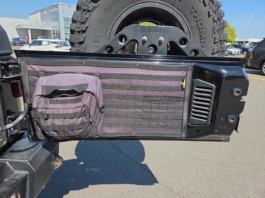 Used 2015 Jeep Wrangler Unlimited Rubicon w/ Connectivity Group AWD/4WD image 33