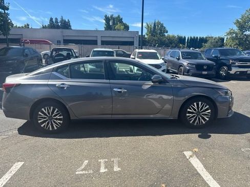 Used 2024 Nissan Altima 2.5 SV w/ SV Premium Package FWD image 2