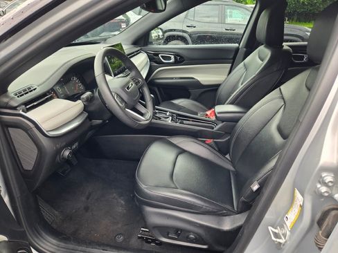 Used 2025 Jeep Compass Limited AWD/4WD image 22