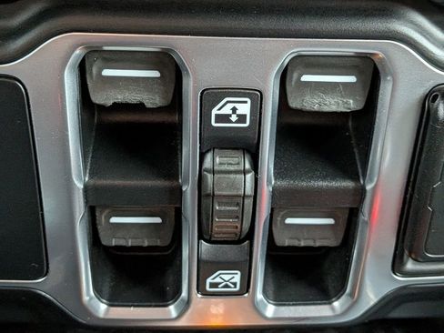 Used 2020 Jeep Wrangler Unlimited Sahara w/ Safety Group AWD/4WD image 24