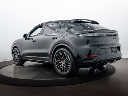 Certified 2026 Porsche Cayenne S AWD/4WD image 3