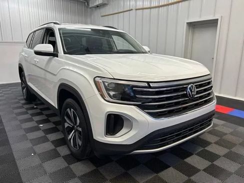 Used 2024 Volkswagen Atlas SE AWD/4WD image 2