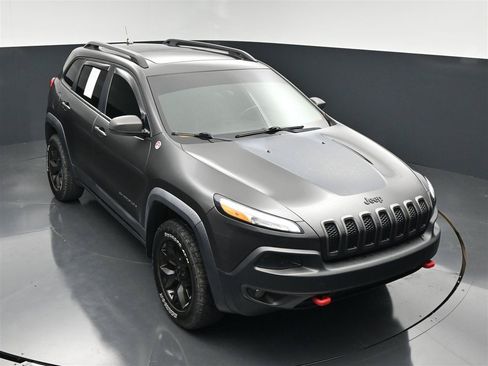 Used 2015 Jeep Cherokee Trailhawk w/ Comfort/Convenience Group AWD/4WD image 22