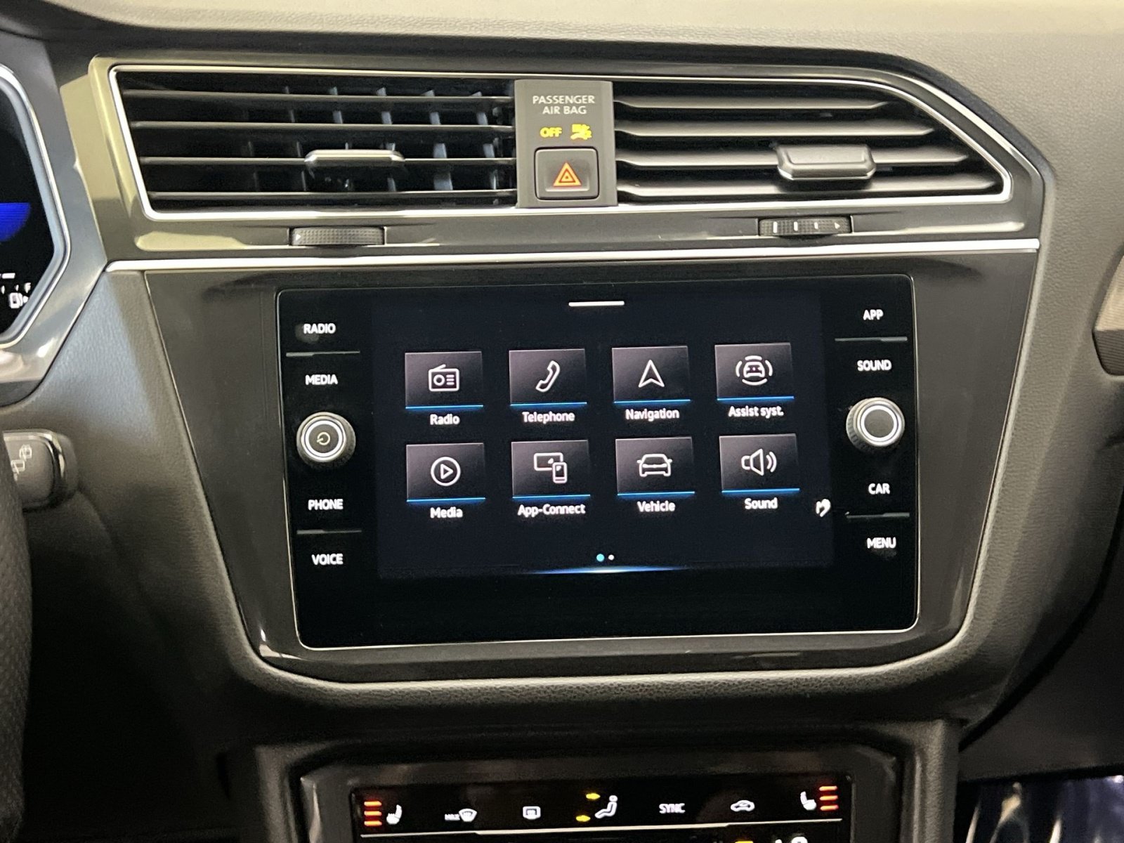 Used 2023 Volkswagen Tiguan SE R-Line FWD image 19