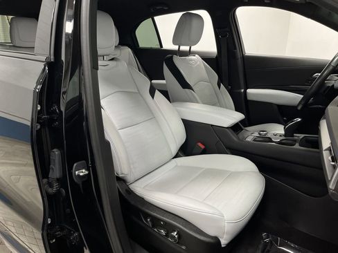 Used 2024 Cadillac XT4 Sport image 32