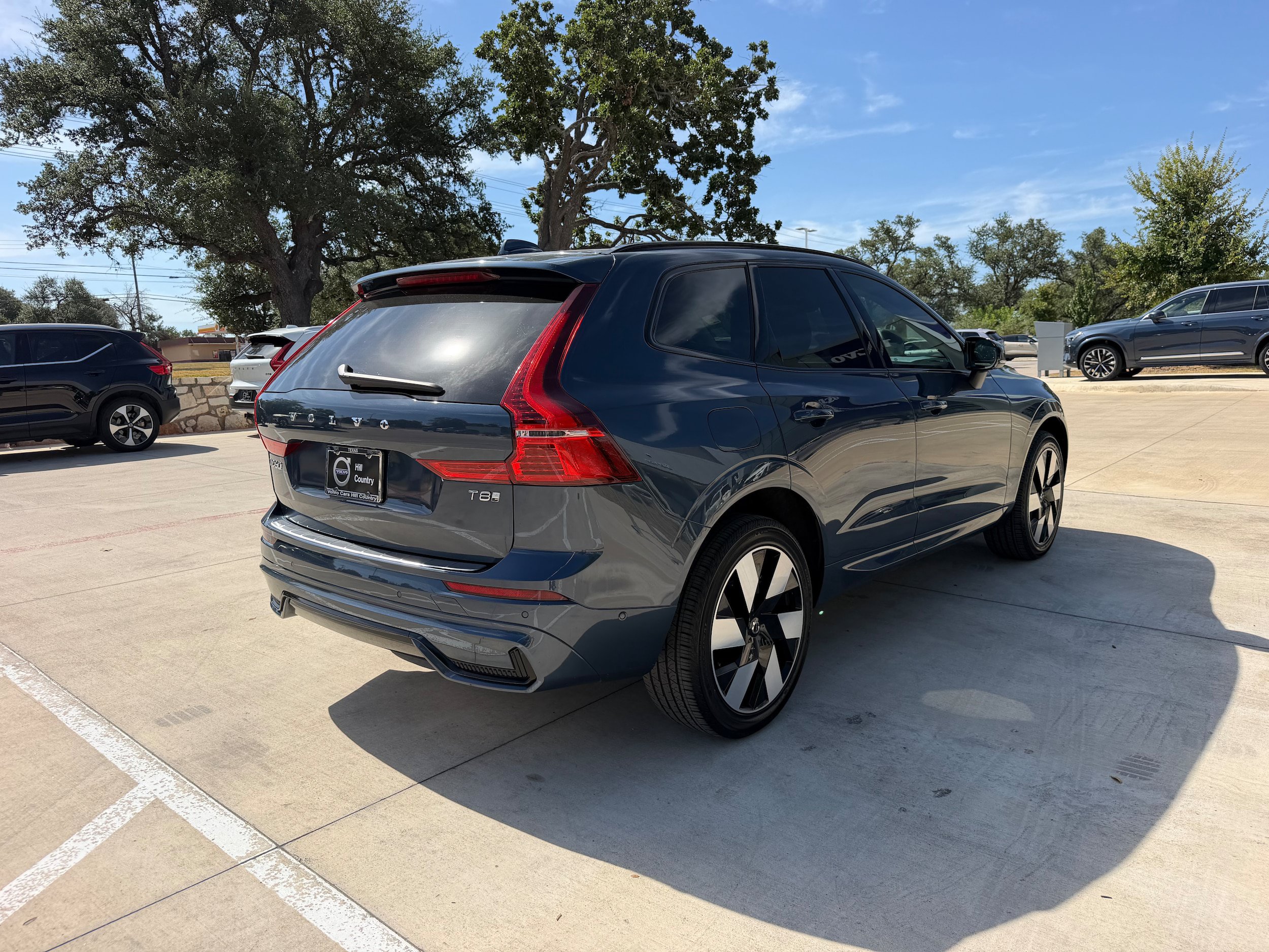 Certified 2025 Volvo XC60 T8 Plus w/ Protection Package Premier AWD/4WD image 6