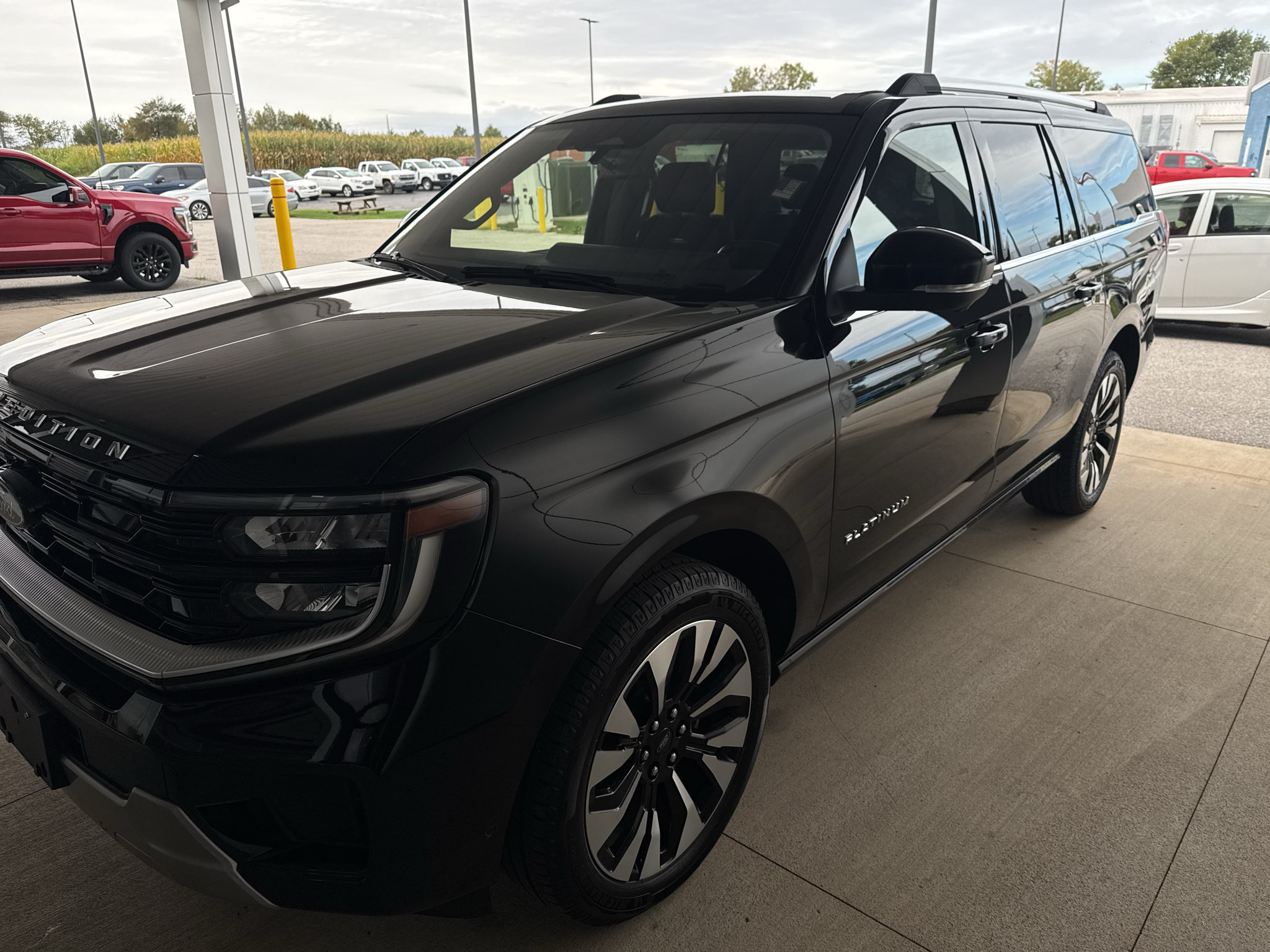 Used 2025 Ford Expedition Max Platinum w/ Driver's Package AWD/4WD image 4