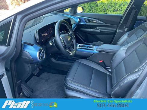 Used 2025 Chevrolet Equinox EV LT FWD image 21