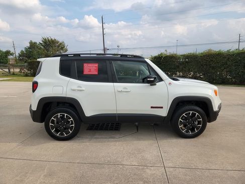 Used 2023 Jeep Renegade Trailhawk image 4