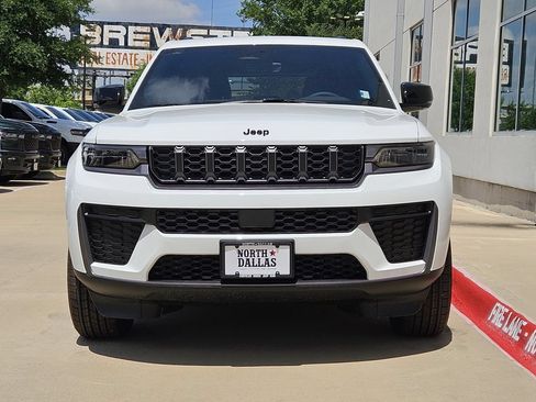 New 2026 Jeep Grand Cherokee Altitude RWD image 5