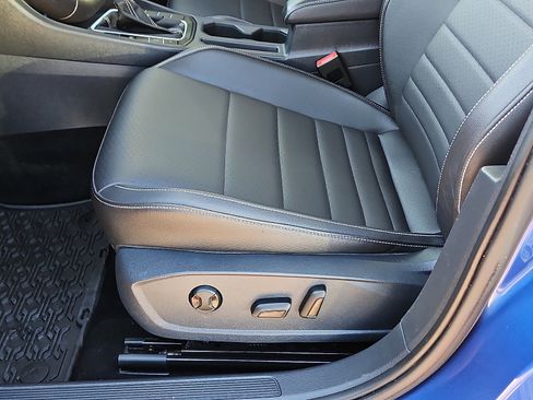 Certified 2022 Volkswagen Jetta SE w/ Panoramic Sunroof Package image 12