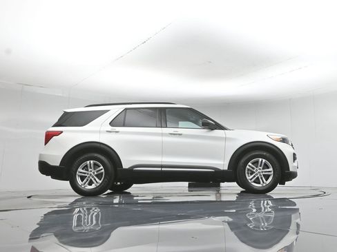 Certified 2023 Ford Explorer XLT RWD image 51