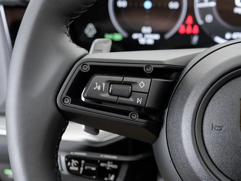 New 2025 Porsche Cayenne image 14