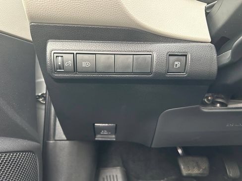 Used 2022 Toyota Corolla LE FWD image 13