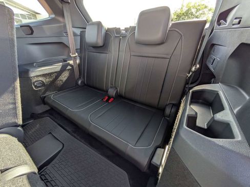 Certified 2024 Volkswagen Tiguan SE R-Line image 17