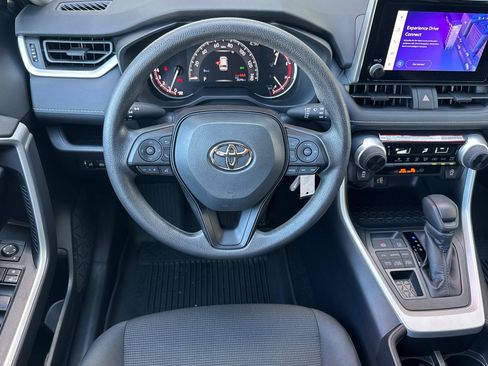Used 2025 Toyota RAV4 LE AWD/4WD image 29