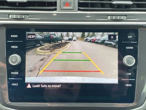 Used 2024 Volkswagen Tiguan SE image 14