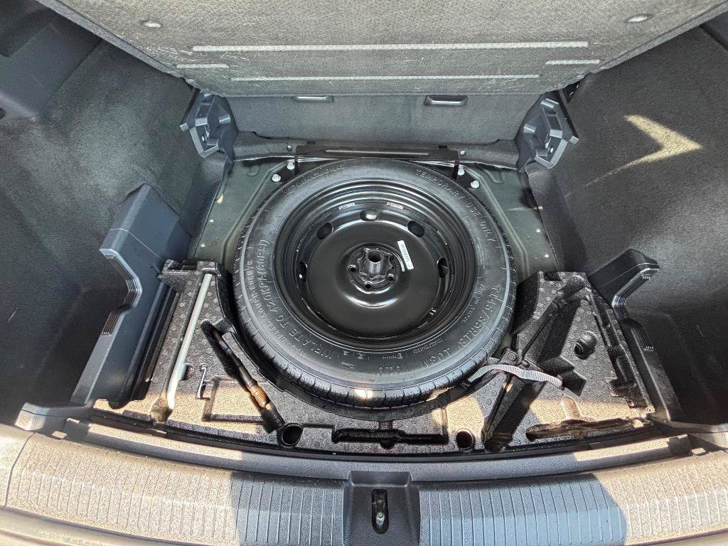 Used 2021 Volkswagen Tiguan SE AWD/4WD image 28