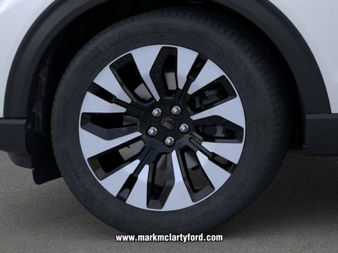 New 2026 Ford Explorer Platinum image 19