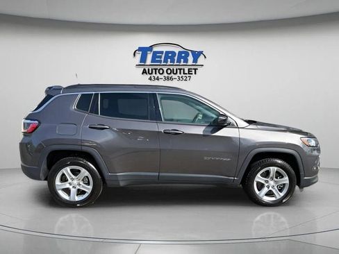 Used 2024 Jeep Compass Latitude AWD/4WD image 1