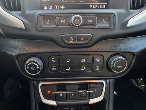 Used 2024 GMC Terrain SLE image 30