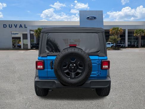 Used 2025 Jeep Wrangler Sport image 4