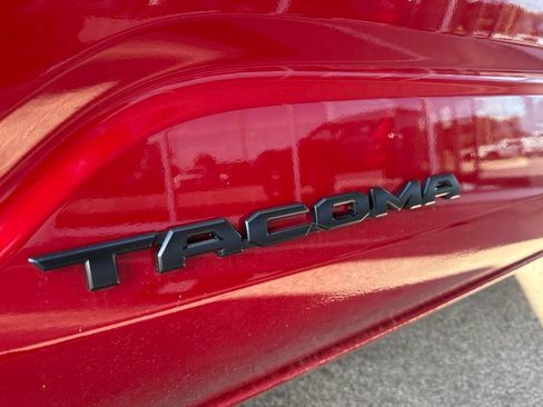 Used 2025 Toyota Tacoma TRD Off-Road AWD/4WD image 10