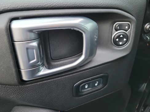 Used 2023 Jeep Gladiator Overland image 20