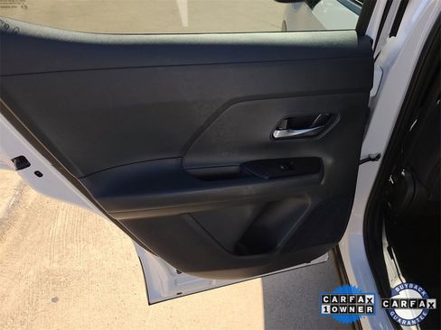 Certified 2025 Nissan Kicks SV image 12