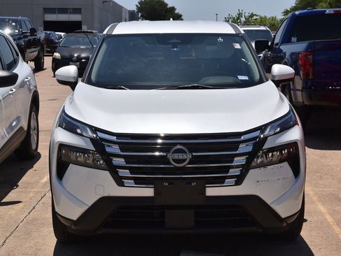Used 2024 Nissan Rogue SV FWD image 3