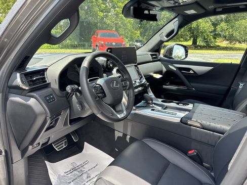 Used 2025 Lexus LX 700h F Sport image 15