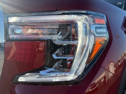 Used 2022 GMC Sierra 1500 Denali w/ Denali Premium Package AWD/4WD image 10