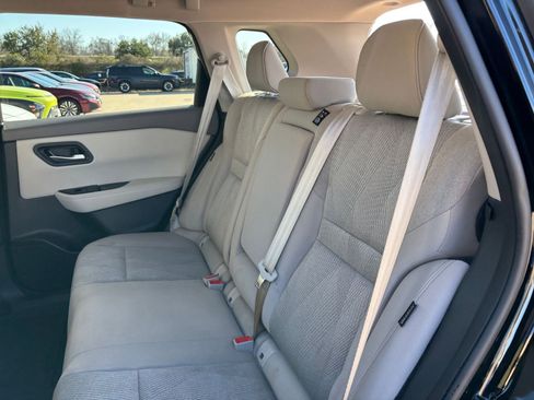 Used 2025 Nissan Rogue SV image 39