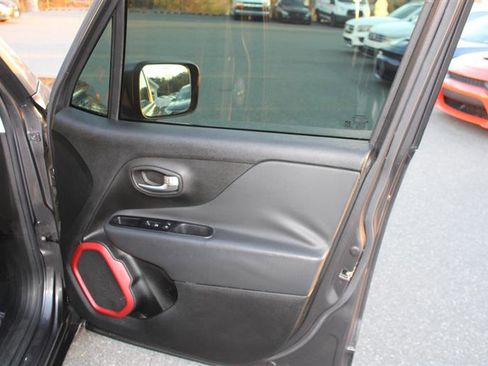 Used 2020 Jeep Renegade Trailhawk image 14