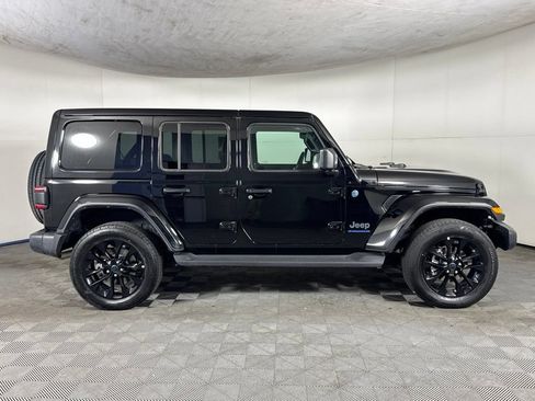 Certified 2025 Jeep Wrangler Unlimited Sahara AWD/4WD image 4