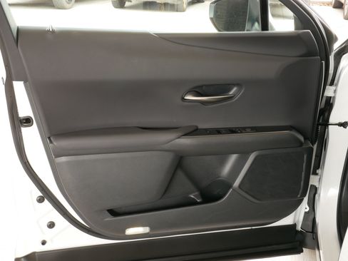 Certified 2025 Lexus UX 300h FWD w/ Accessory Package (Z2) image 6